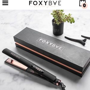 FoxyBae Rose Hold Trés Sleek Flat Iron